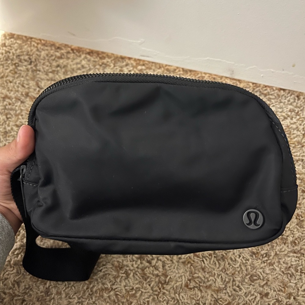 Black lululemon belt bag
